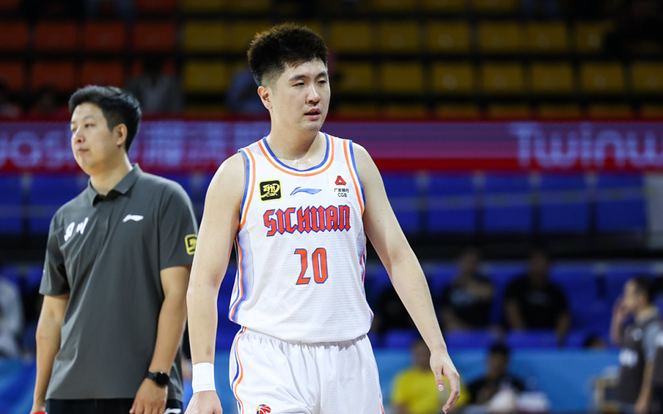 不小, 加盟新疆队, 至于朱旭航